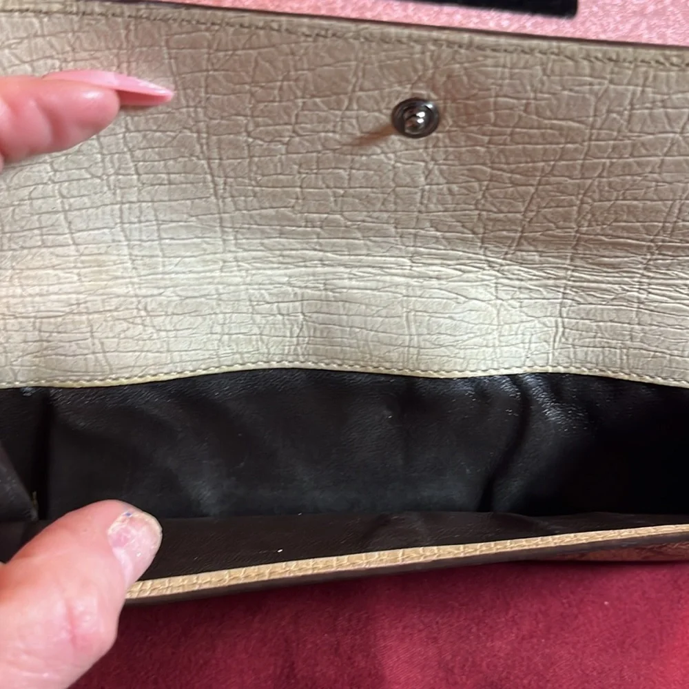 Gucci Long Wallet in Beige with Brown Logo - Picture 3 of 9
